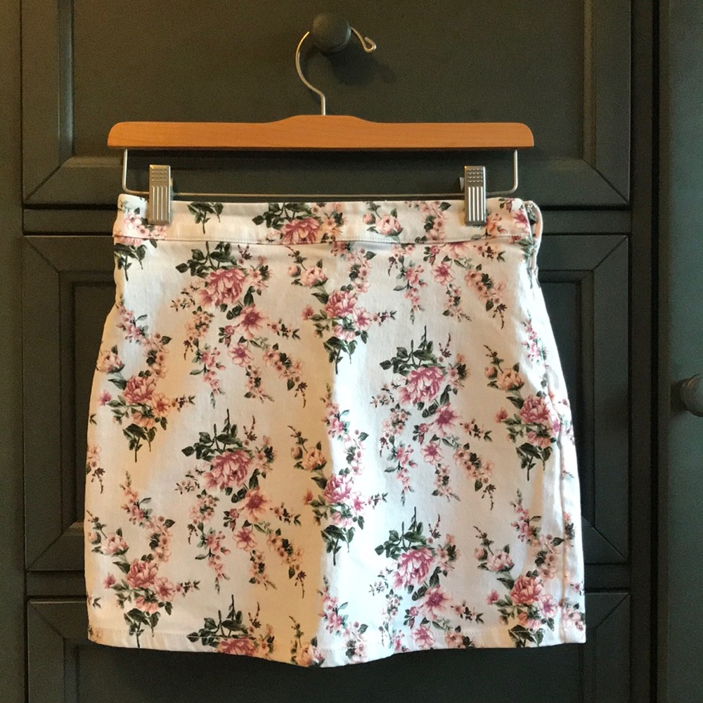 Forever 21 Pink Floral Mini Skirt